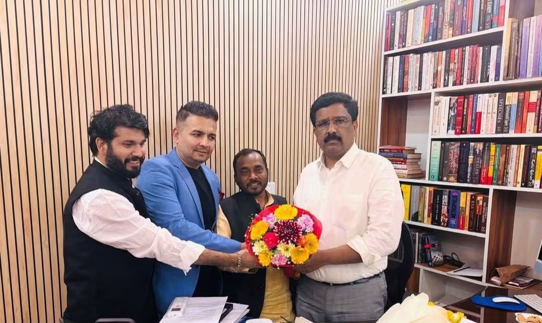 hsrajaura's tweet photo. राष्ट्रीय महासचिव एवं राज्यसभा सांसद कांग्रेस पार्टी Dr.Syed Naseer Hussain, MP, Rajya Sabha जी को जन्मदिन की हार्दिक बधाई एवं शुभकामनाएं।

ईश्वर से प्रार्थना है कि आपको उत्तम स्वास्थ्य, दीर्घायु और सफलता प्रदान करें। आपका जीवन सदैव जनसेवा एवं देशहित के कार्यों के लिए प्रेरणादायी बना रहे। 

          हरेंद्र राजौरा सूर्यवंशी 
जिला महासचिव कांग्रेस कमेटी-अलीगढ़

@NasirHussainINC