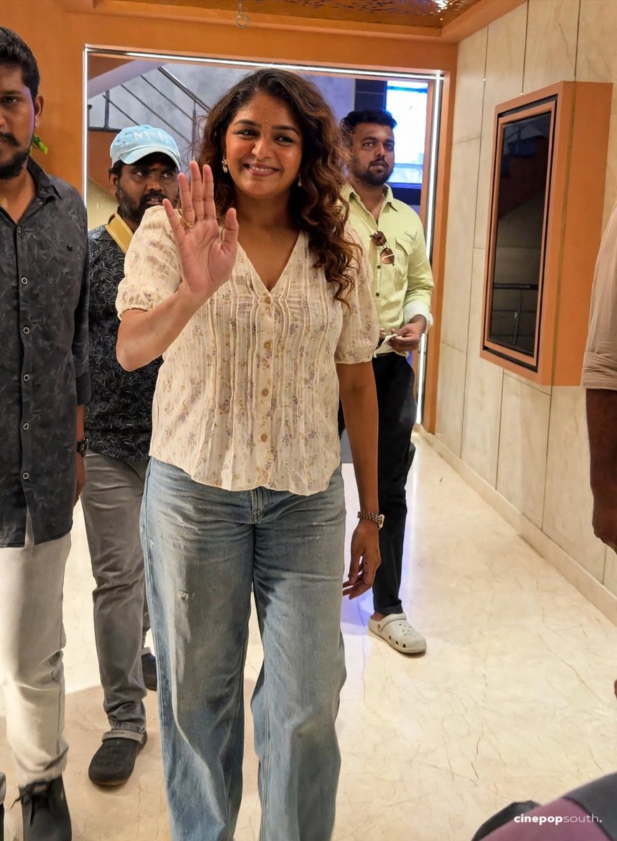 CinePopSouth's tweet photo. #OnceMore stars watches their FDFS at theatre and enjoyed the audience response! 📸 #AditiShankar #ArjunDas #SonaOlickal https://t.co/8eS1c1CZFA