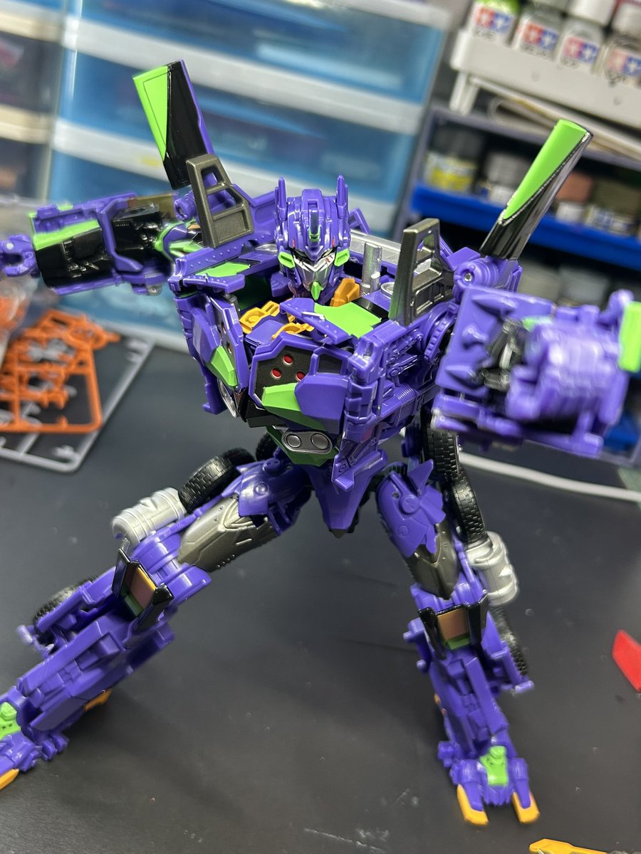 bark4382's tweet photo. タカラトミー　#Tスパーク
エヴァンゲリオンプライム初号機到着^_^
Part1

コレいいぞ‼︎
各関節にクリックがあってカチカチ言うの！
あとデカい！
リーダークラスより1.5倍ほどデカいよ^_^

楽ィィィ(☝︎ ՞ਊ ՞)☝︎
#トランスフォーマー　#エヴァンゲリオン https://t.co/rL7zPn2NTo