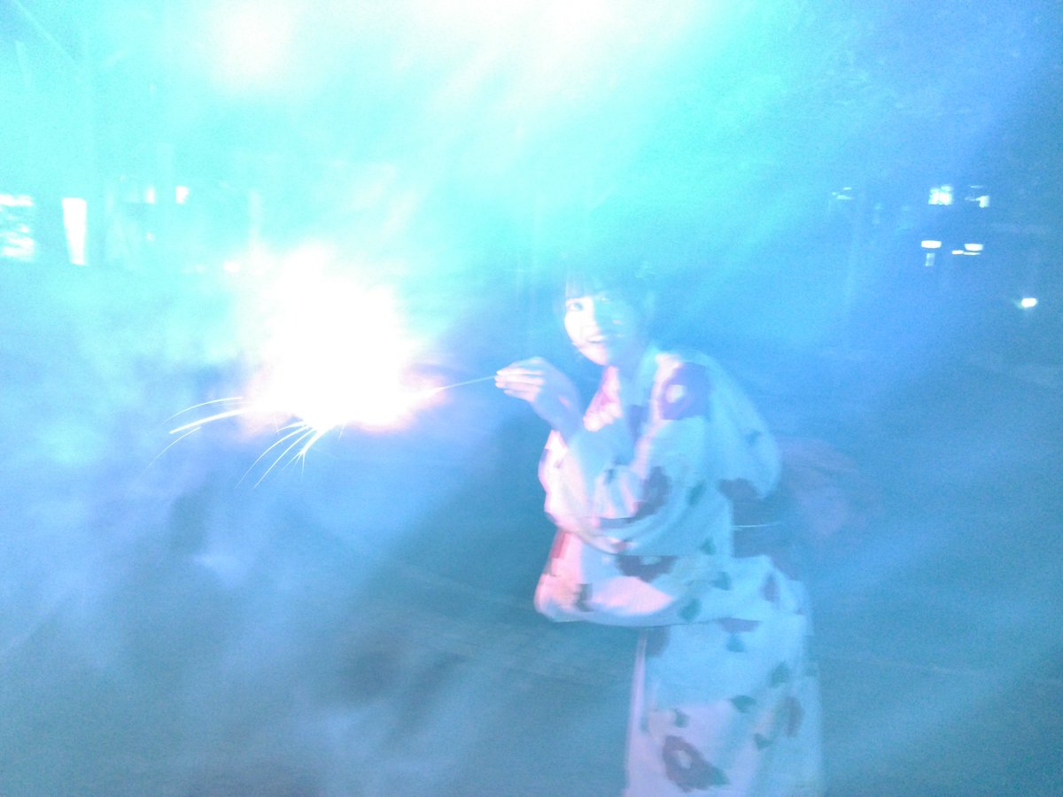 aguri_onishi's tweet photo. ほぼブレてた✌️✌️✌️

おやすみなさい🎇 https://t.co/N30elxZkAv