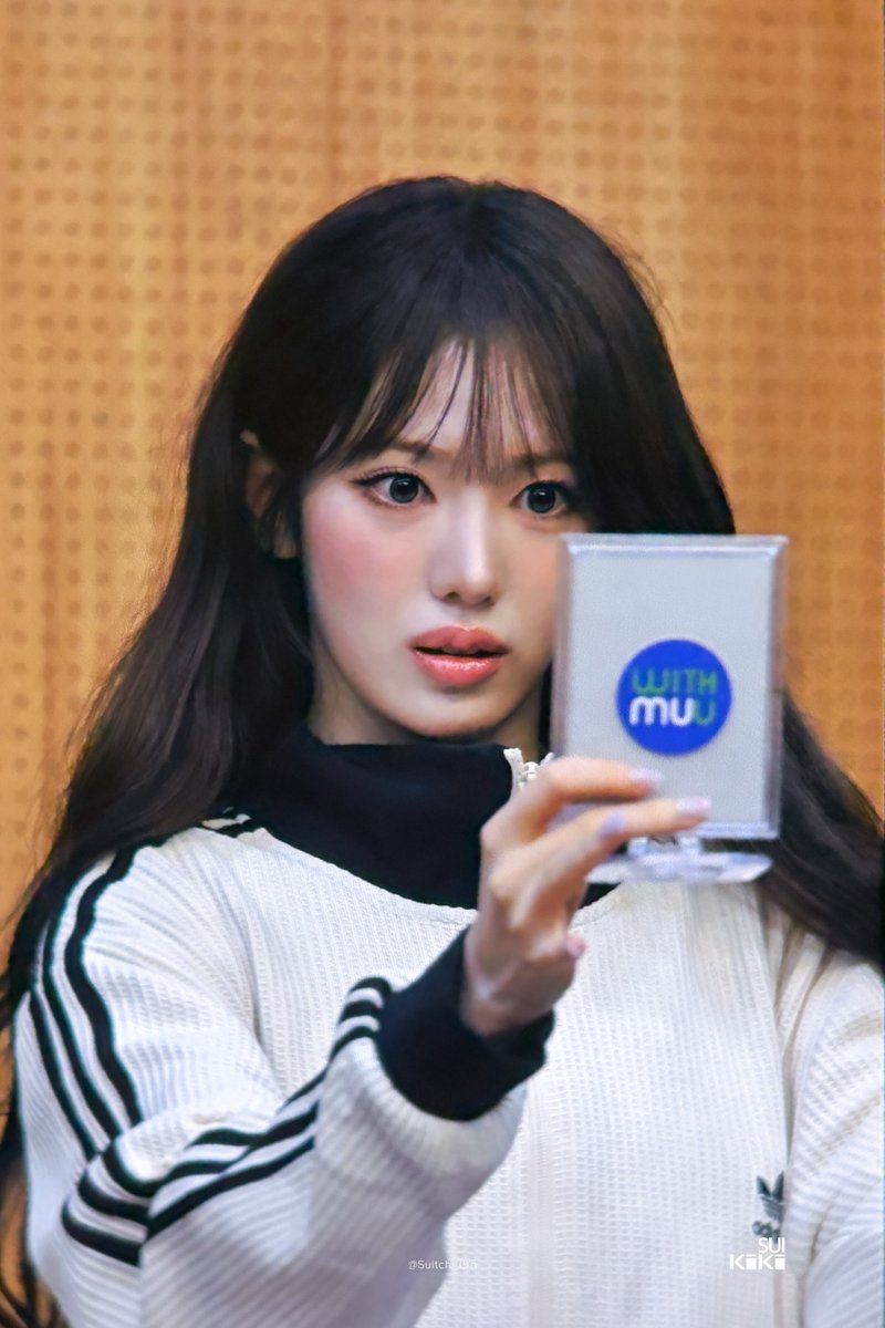 Suitch_On's tweet photo. 260828 위드뮤 #수이 #SUI #KiiiKiii https://t.co/zPtsZcc3Yi
