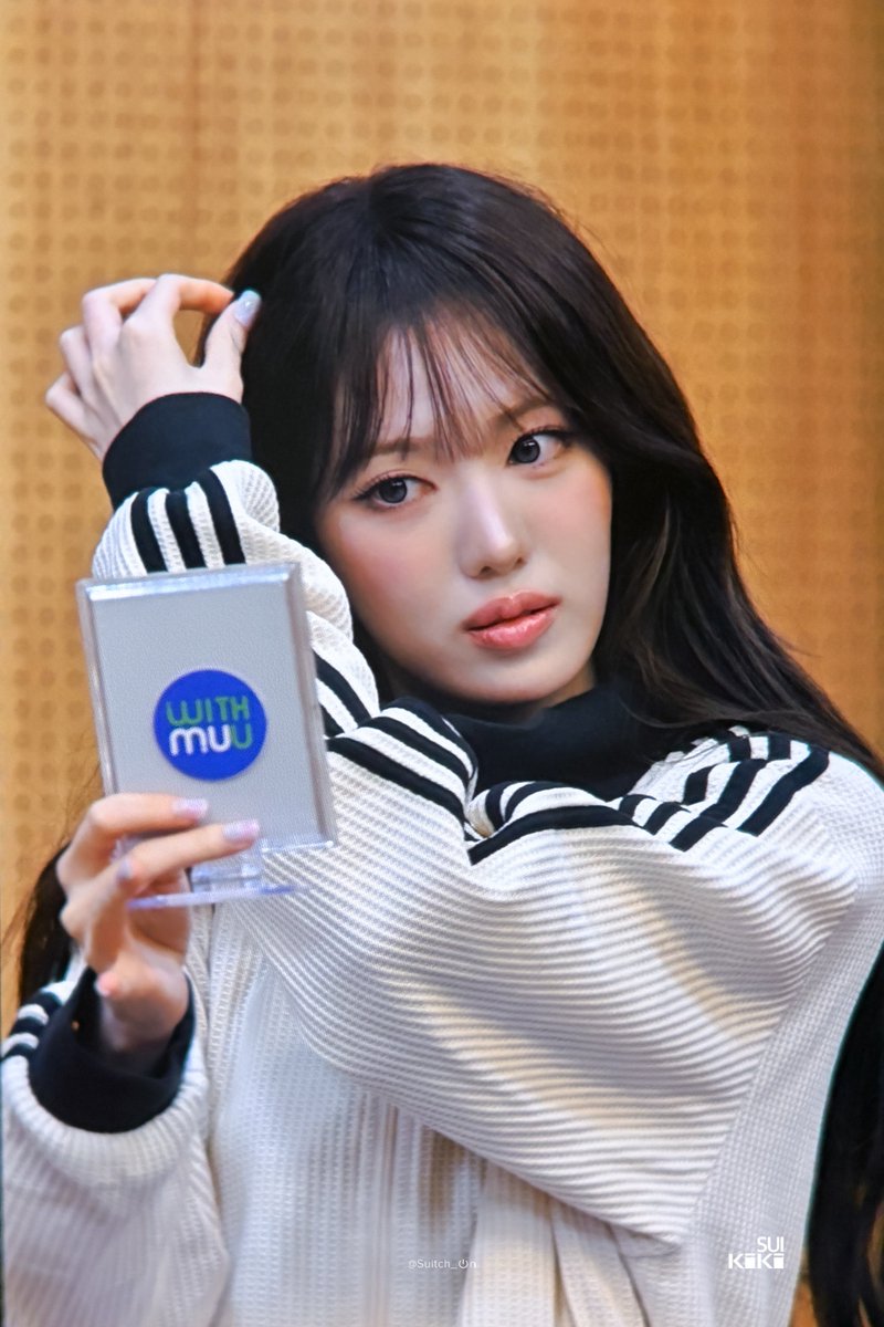 Suitch_On's tweet photo. 260828 위드뮤 #수이 #SUI #KiiiKiii https://t.co/zPtsZcc3Yi