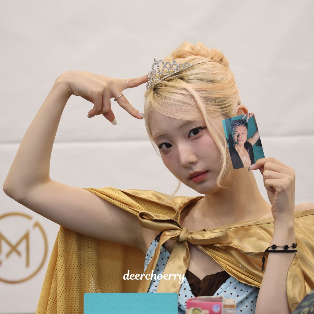 deerchoerry0819's tweet photo. 260828 뮤직앤드라마 여진 팬사인회

JYP 포카 또네 ㅋㅋㅋㅋ

#Yeojin #여진 #Loona #이달의소녀 https://t.co/Omlkyphrte