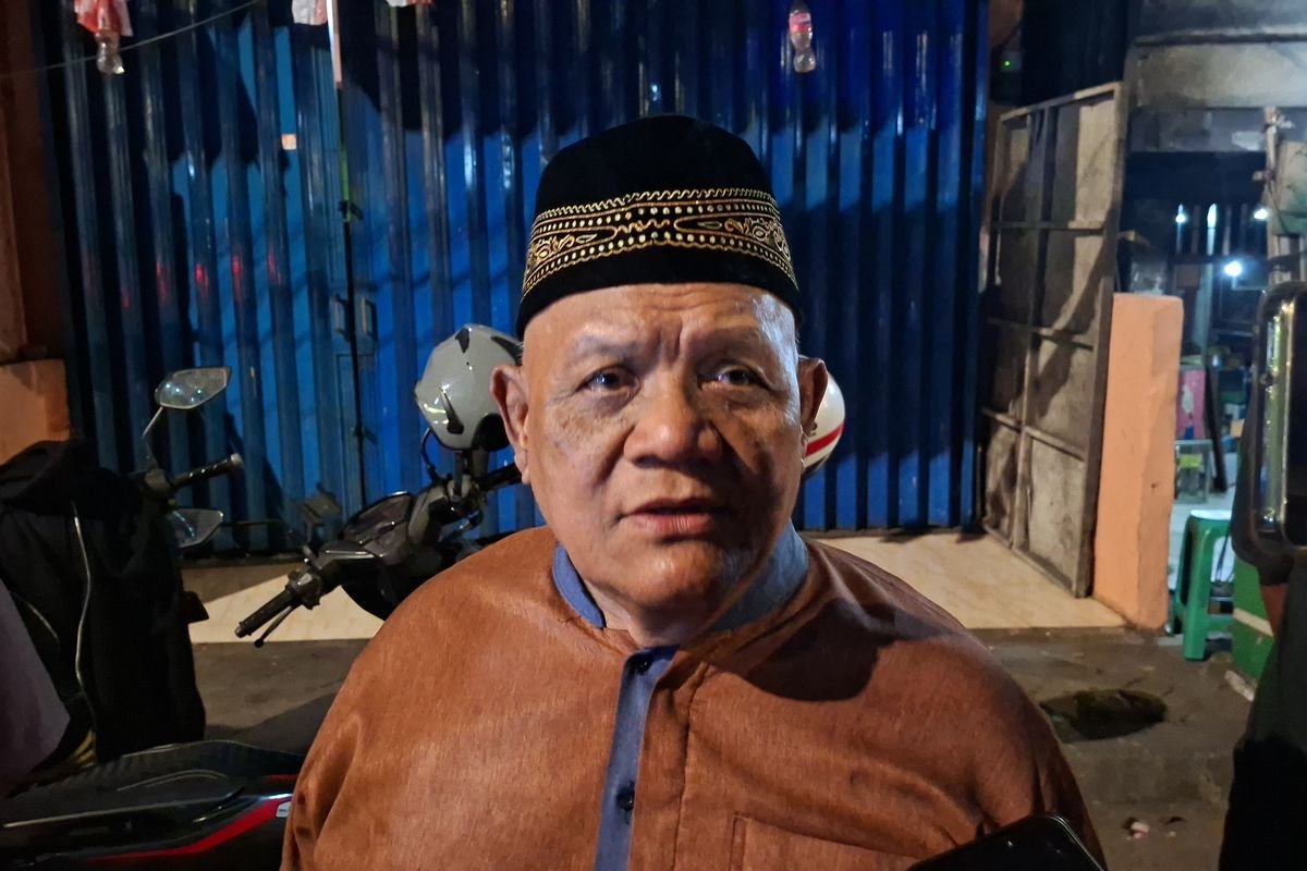 LambeSahamjja's tweet photo. kesaksian rt pejompongan soal kericuhan:
- korbannya bambang setiawan yang t3w4s dik3r0y0k sama faturohman siswa ma yang luka luka
- dia bilang keduanya cuma ada di sekitar lokasi 
- bukan ikut demo
- aban bisa bedain polisi sama orang enggak dikenal dari seragam sama cara nanganinnya
- dia nuduh yang nanganin kericuhan itu ormas
-  bukan polisi tindakannya di luar sop
- katanya korban dit4rik dig3buk1n sampe kepal4 pec4h 
- bahkan sampe ditel4njangin
- salah satu korban yang udah ditolongin tim medis 
- malah dir3but lagi sama orang enggak dikenal