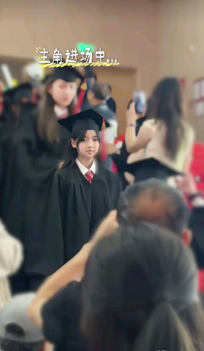 bambf645907's tweet photo. Last day at campus  Packed my dorm with memories, high-fived friends, and took one last photo under the old oak. Grad mode: officially activated. https://t.co/312jFyuqAy