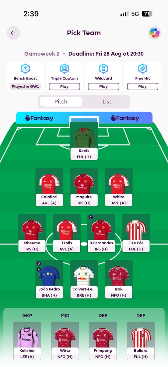 passmethemic94's tweet photo. Who to bench ? 
#fpl https://t.co/UuAhEwvzqR