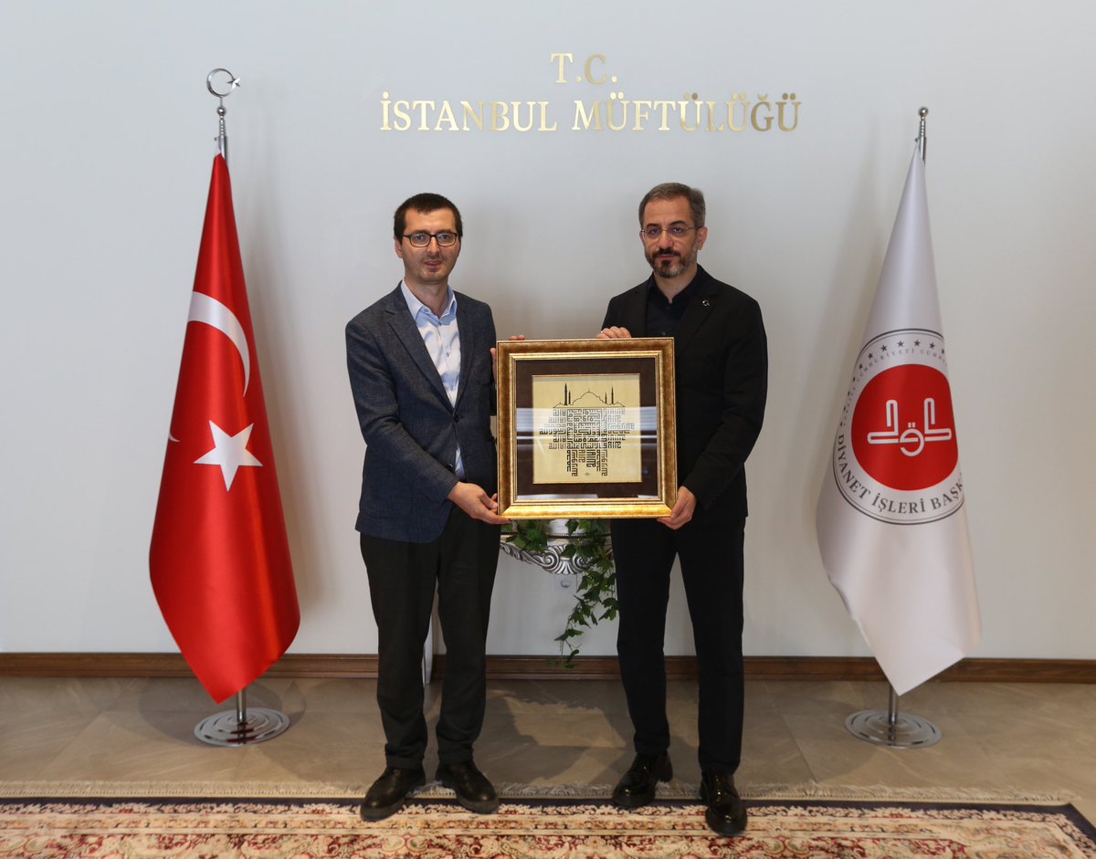 YediHilal's tweet photo. Genel Başkanımız Samet Paçacı ve beraberindeki heyet, İstanbul Müftüsü Doç. Dr. Emrullah Tuncel'i ziyaret etti.

@istmuftulugu https://t.co/IhQIg5YpfT