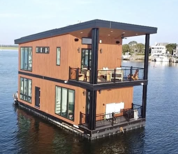 landlawyerbrian's tweet photo. Land prices are super high right now

I found the solution

Pivoting to houseboats

The ocean has unlimited lots https://t.co/hPKcRygaSW