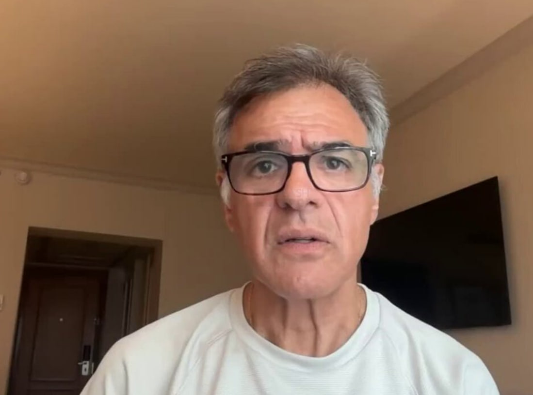 gundemedairhs's tweet photo. Eski CIA Yetkilisi John Kiriakou:

İsrailliler, Yahudi adası olacak bir adayı tamamen satın alma izni için Yunan hükümetine sordu. Ve Yunan vatandaşları Kıbrıs'ta olanları görüyor.

İsrail hükümeti ve İsrail yatırımcıları, Pafos ve Larnaka gibi şehirlerde bütün köyler veya bütün mahalleleri satın alıyor. Orada şimdi bir İsrail askeri üssü var. Kıbrıs'ta halka açık olarak hiç olmayan bir Mossad üssü var.

Ve bu yüzden mesele, sadece Yunan hükümetinin İsrail hükümetinden Türkiye'ye karşı koruma istemesi değil. Yunan hükümetinin, İsraillilerin gelip Yunanistan'da kalıcı bir varlık haline gelmesi için kapıları açması.