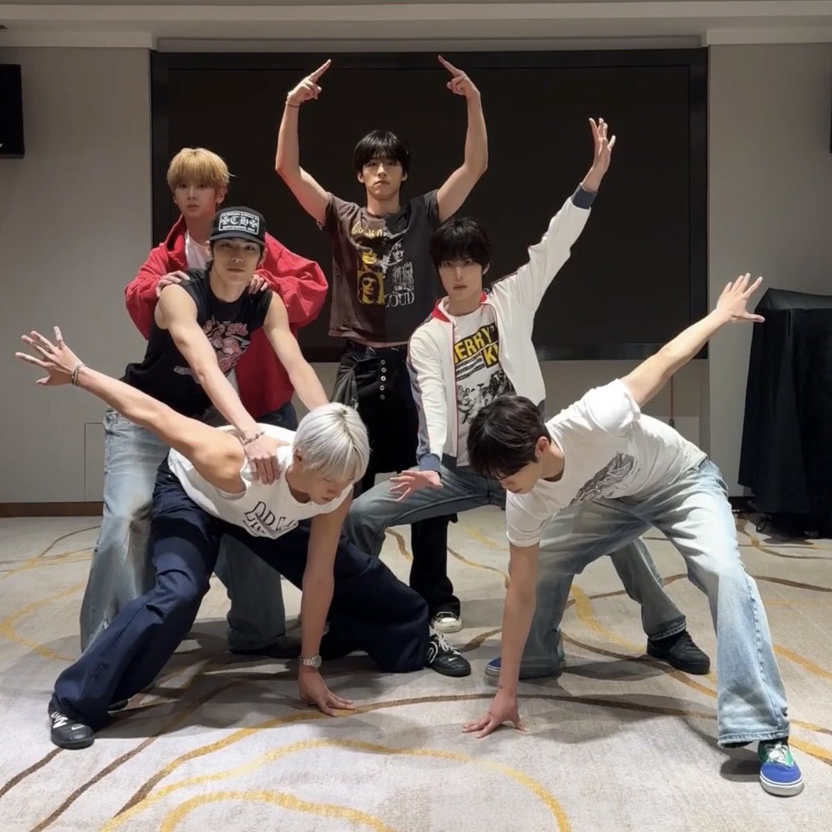 bbinimanimoo's tweet photo. 아니진짜개웃겨아 https://t.co/SWBTtBDcZ2