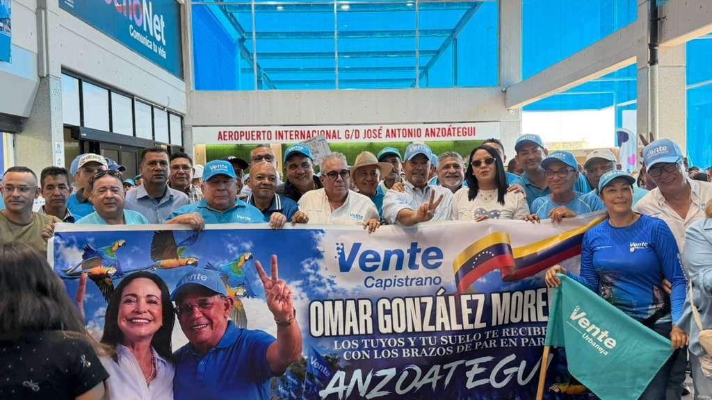 VenteVenezuela's tweet photo. #EnFotos | Así se encuentra el Aeropuerto Internacional de Barcelona José Antonio Anzoátegui, a la espera de Omar González (@omargonzalez6), dirigente nacional de nuestro partido, y coordinador estatal de @VenteAnzoategui. https://t.co/xUnQ26GclN