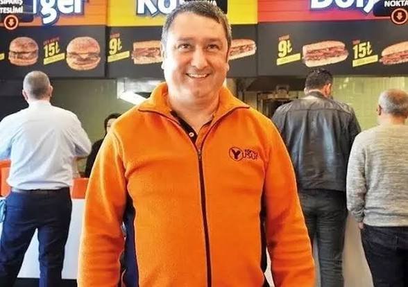 HurmaEdit's tweet photo. Köfteci Yusuf REZİLLİKTİR.

Saat 15.00 da sipariş verdim saat 18.00 olmak üzere 👇 

Yemek teslim edildi deniyor edilmedi , restaurant telefona bakmıyor,kimse yardımcı olmuyor.

Parasında değilim ama büyük REZİLLİK. https://t.co/rzSbY4GezI