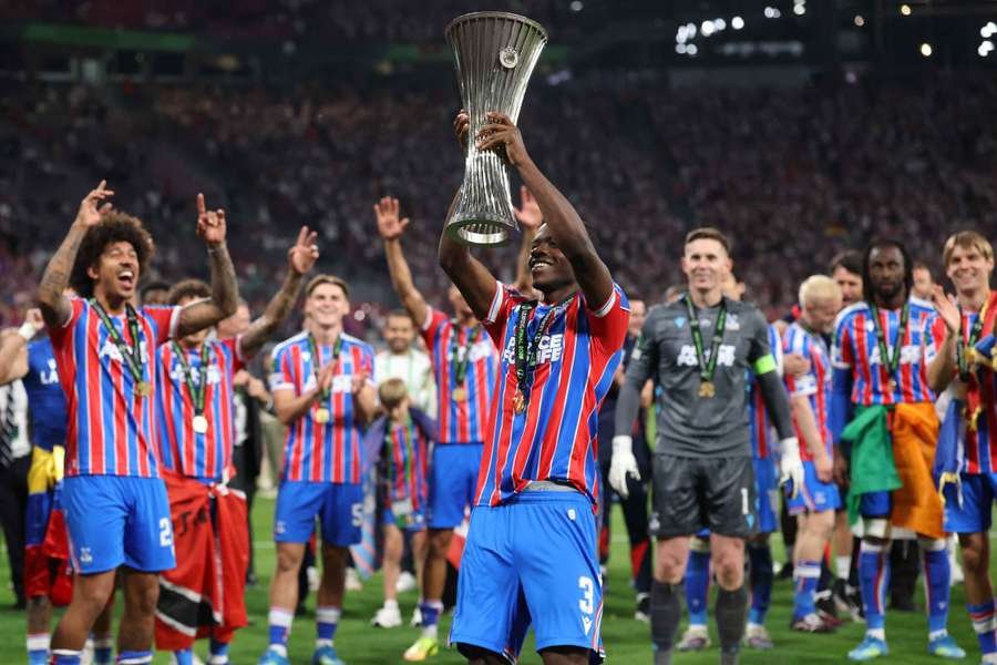 ChiomaAfc1's tweet photo. “We have won it all.” 

So you expect big clubs like Arsenal, Real Madrid, Barcelona, Bayern Munich, Liverpool, PSG, Manchester City & Manchester United to be celebrating and competing in a mid-table competition like the Conference League?? We don’t roll like that over here, bro.😂

Just take a look at the winners of the same trophy Chelsea fans celebrate everyday in the TL, Crystal Palace, West Ham, Olympiacos, AS Roma.

At some point, there has to be some level of shame.😂😂😂