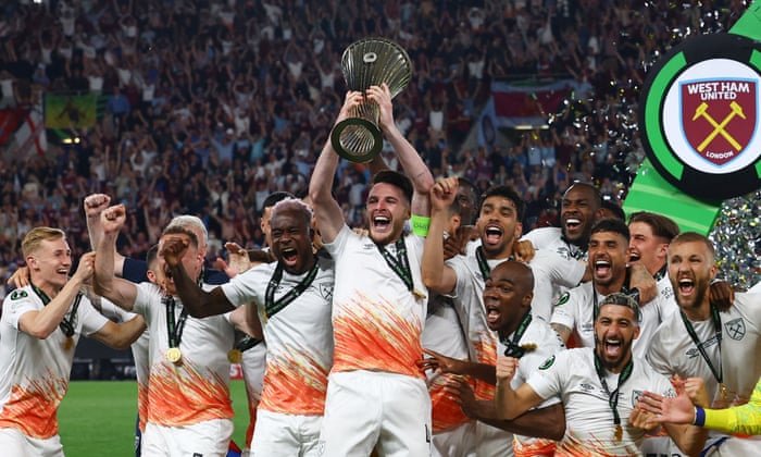 ChiomaAfc1's tweet photo. “We have won it all.” 

So you expect big clubs like Arsenal, Real Madrid, Barcelona, Bayern Munich, Liverpool, PSG, Manchester City & Manchester United to be celebrating and competing in a mid-table competition like the Conference League?? We don’t roll like that over here, bro.😂

Just take a look at the winners of the same trophy Chelsea fans celebrate everyday in the TL, Crystal Palace, West Ham, Olympiacos, AS Roma.

At some point, there has to be some level of shame.😂😂😂