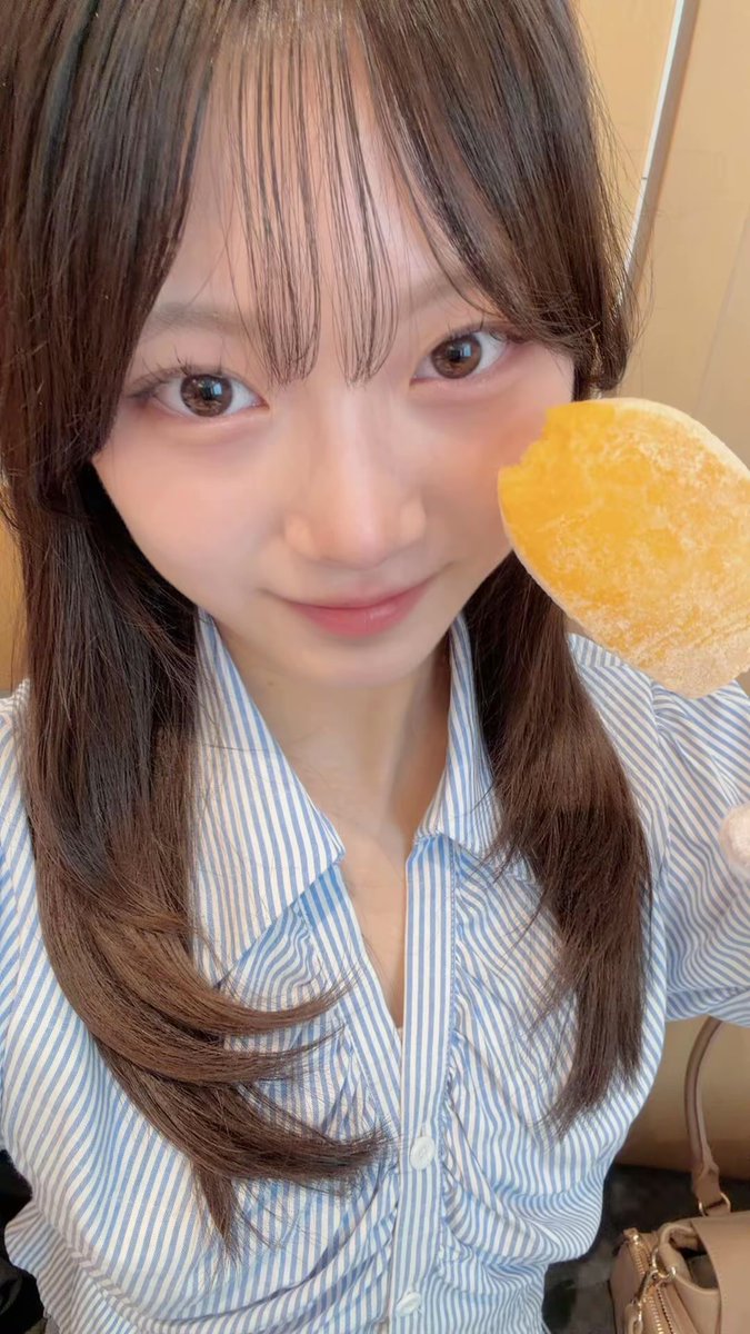 rira_JCmisscon's tweet photo. 昨日言ってたマンゴーアイス‼️🥭
次はいちごの冷凍アイス食べたいなぁー🍓💕
 #JCミスコン  #JC  #あいす  #りら https://t.co/CfDo40qQQX