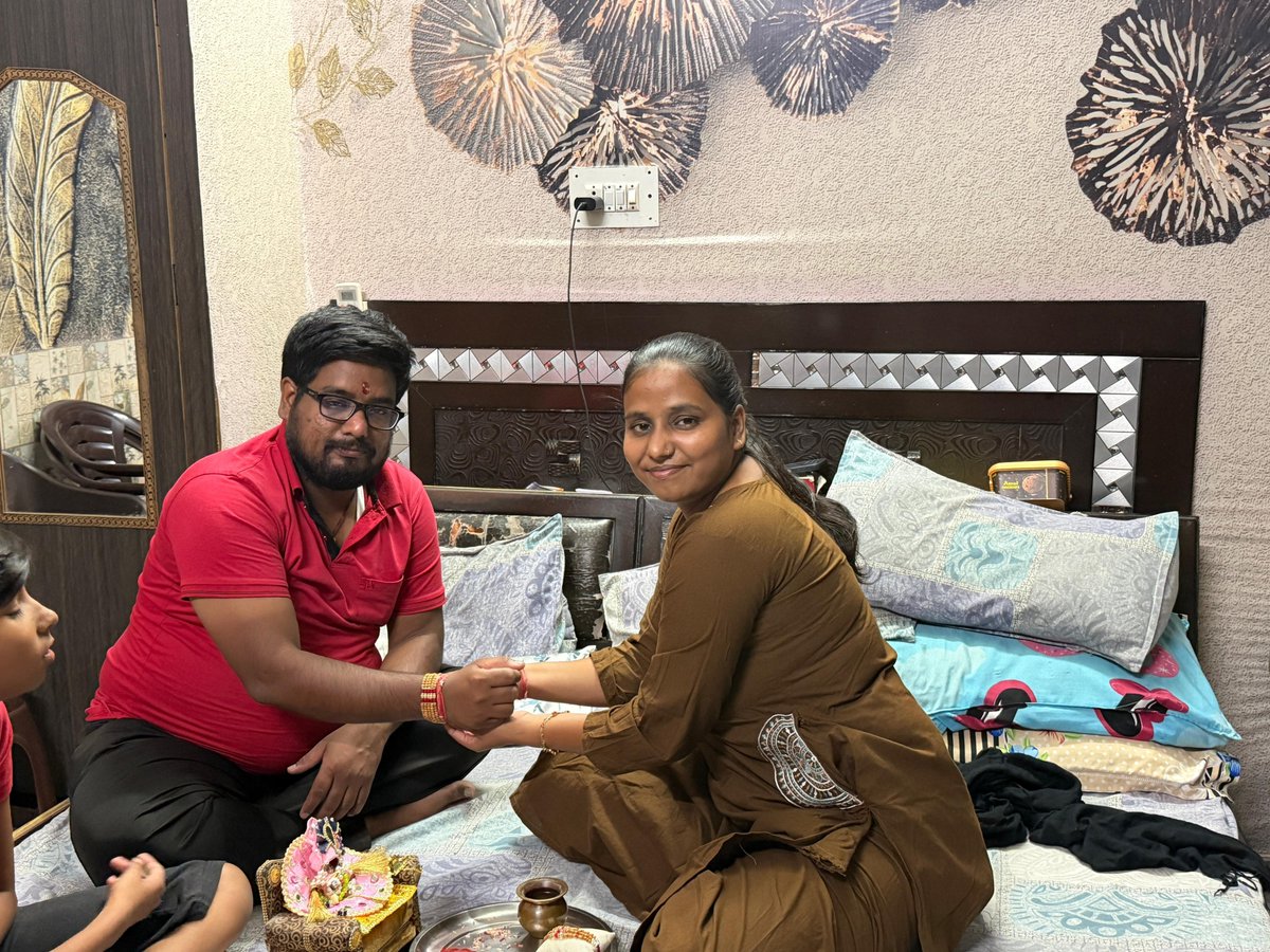 AkashEditor's tweet photo. बहन की दुआ से बढ़कर कोई दौलत नहीं,
और भाई के साथ से बढ़कर कोई ताकत नहीं...!

@AkashEditor https://t.co/eF6aIiq9hT