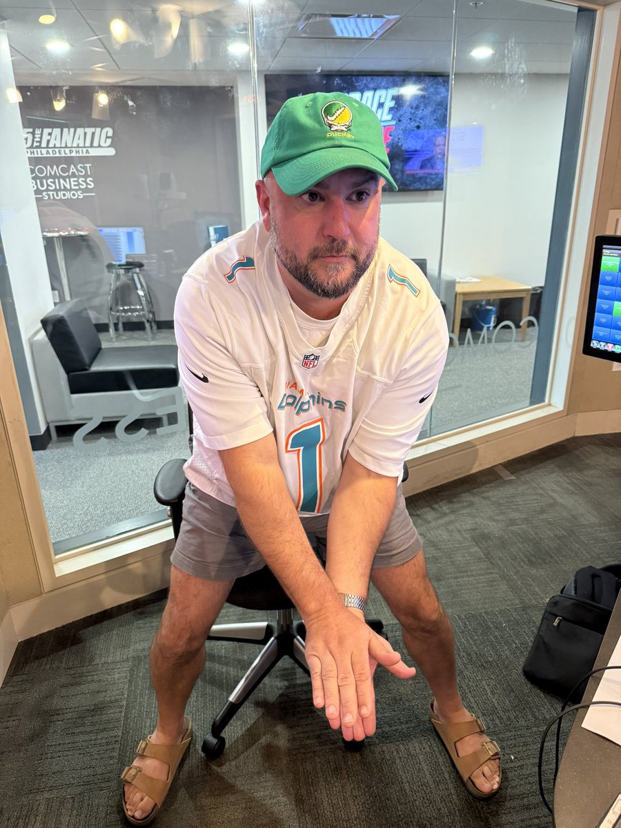 975Middays's tweet photo. Should @Sean_Brace be suspended from @ClubHurts for wearing a Tua jersey? https://t.co/5WVPaZ1dis