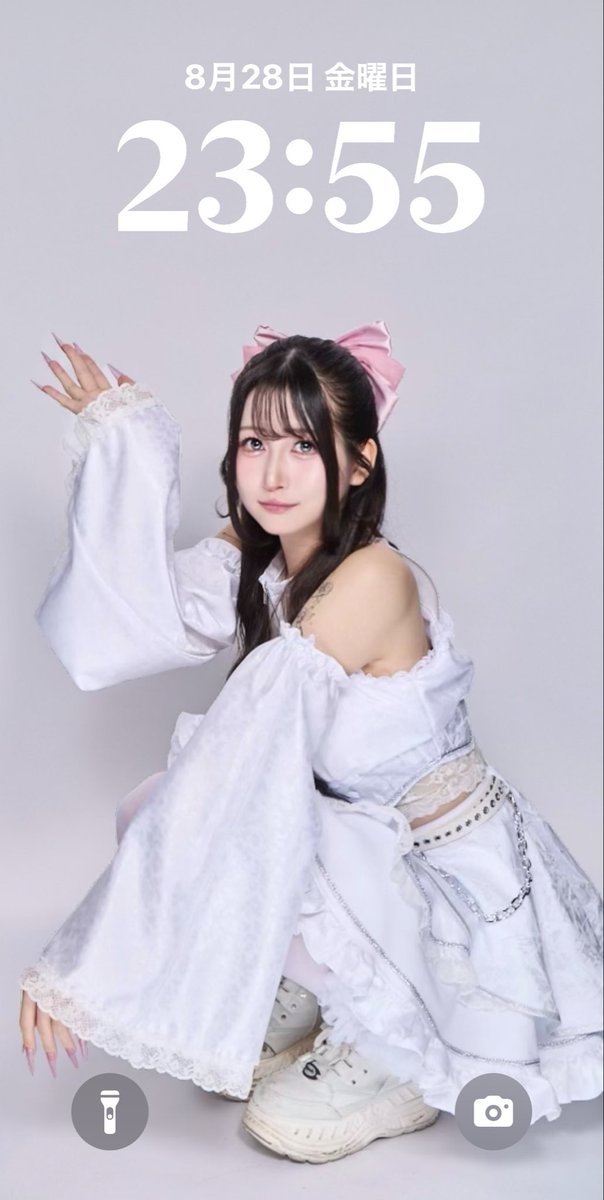 Meteorite_syuri's tweet photo. みてみて！壁紙にできるよ🎀
なんかりぼんがにゃんにゃんみたい🐱 https://t.co/c4CBBk7AOO