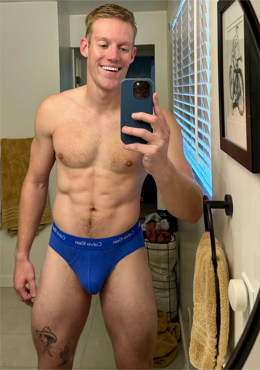 notnotchris_'s tweet photo. thank god it’s Friday https://t.co/BxDpCkNJre
