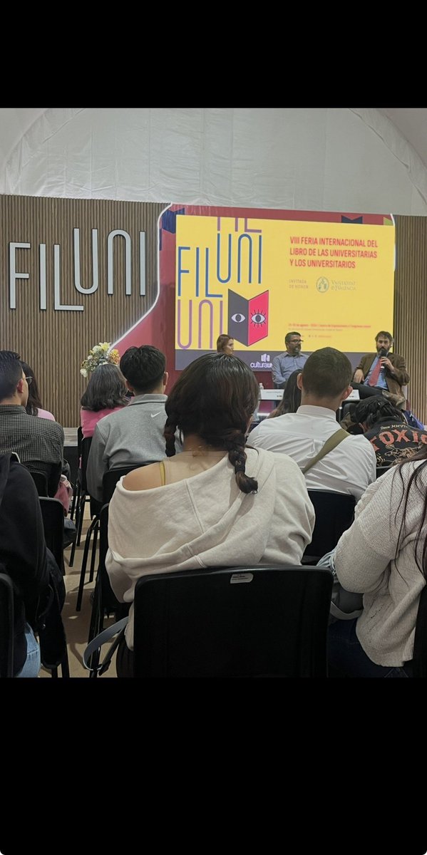 karinaop's tweet photo. Ayer la pasé extraordinario en la FILUNI; mucho sobre migraciones y narrar la violencia. Gozo total. https://t.co/ku228iKbFK