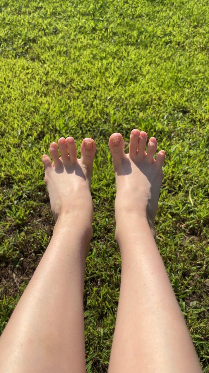 bratvanillaaa's tweet photo. spreading my pretty toes for u foot boys 
one of you dummies are paying for my pedicure.

findom paypig footboy feet toes soles footfetish cashcow sissy humiliation domination footslut footslave softsoles dirtysoles goon cuck https://t.co/XWcyCq2Hqe