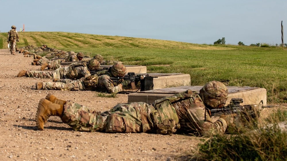 USArmy's tweet photo. Zeroed in on lethality. 

1st Infantry Division Soldiers conduct grouping and zeroing during weapons qualification at Fort Riley, Kansas, Aug. 13, 2026.

📸Spc. Brandon McNeal https://t.co/9CLU9PBcTj