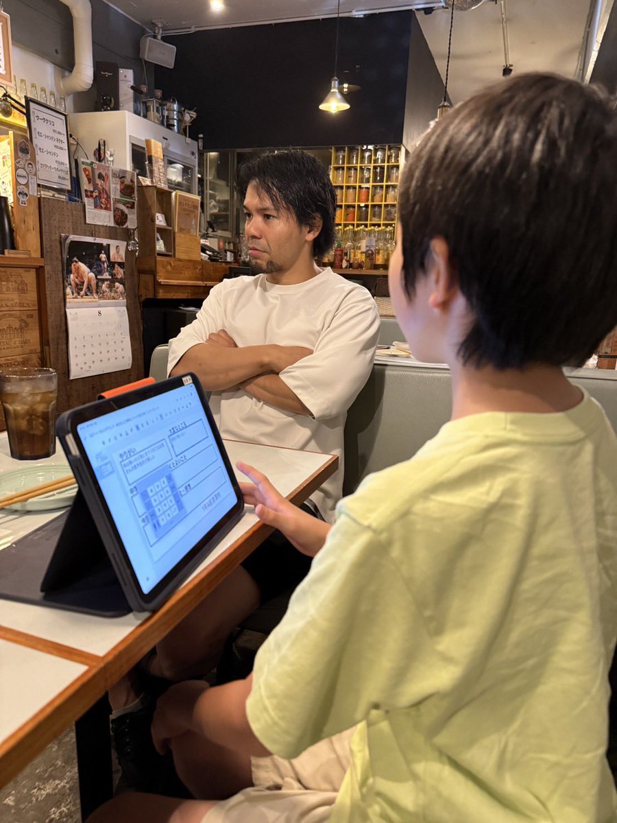 SEIKI1005's tweet photo. 友人の息子(中学生)から夏休みの宿題、職業インタビューの取材
数年前、小学生の時にも俺のところに来た
ずっと応援してくれているという話を聞いてたし
やっぱり嬉しいよね！
こんな子がいるから辞められないし
負けられない
明日優勝して今回のこと自慢させてやるぜ
#職業インタビュー #ジュニフェス https://t.co/GTPHglauoC
