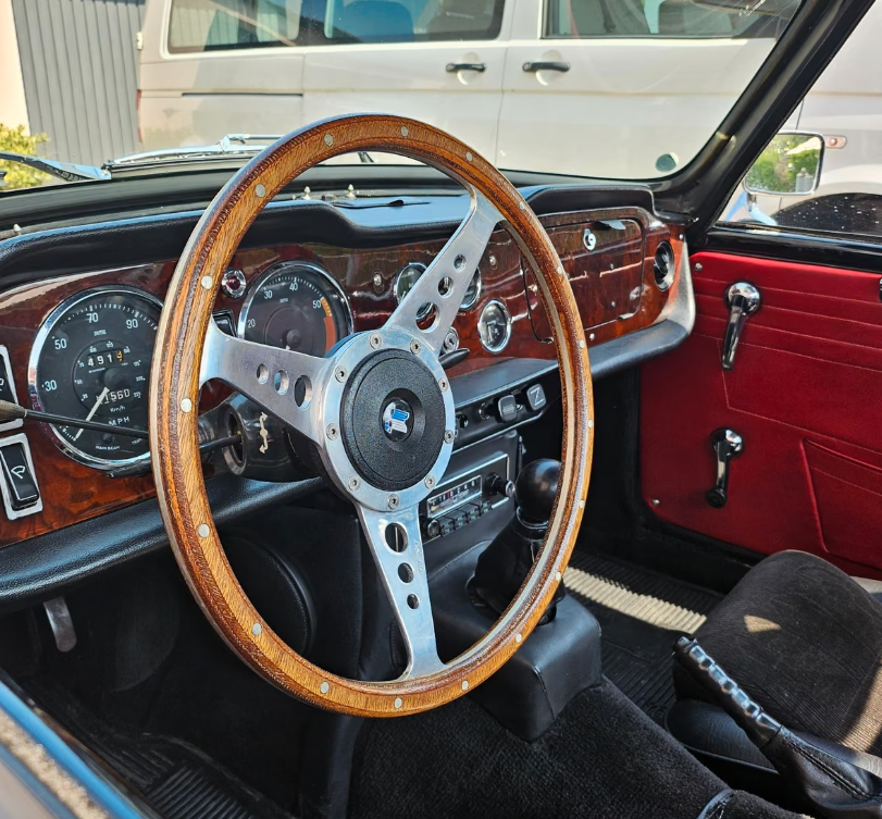MikoH27624's tweet photo. Triumph TR5/250, Surrey Top https://t.co/Sc7aV4G43Y