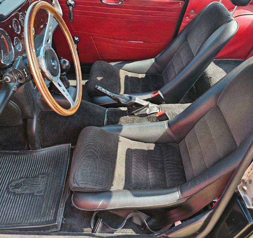 MikoH27624's tweet photo. Triumph TR5/250, Surrey Top https://t.co/Sc7aV4G43Y
