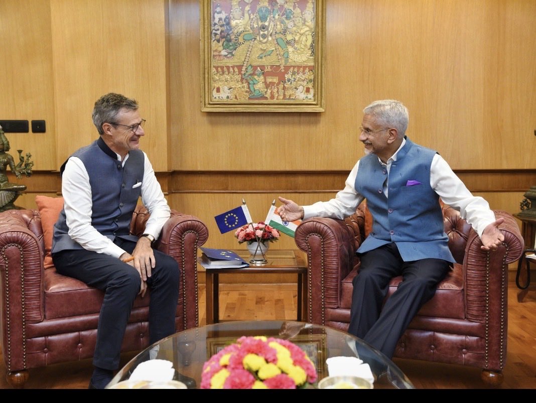 EUAmbIndia's tweet photo. Was honoured to have a call with EAM @DrSJaishankar for my very last official engagement here in India. We reflected on the pace &amp; momentum in 🇪🇺🇮🇳 partnership, with both sides determined to continue to deliver on all aspects of our common agenda for our mutual benefit. 🙏 https://t.co/eVmQlTVWTo