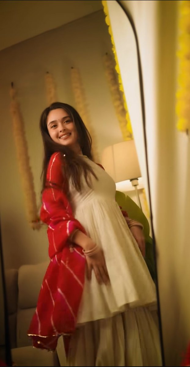 Inative334's tweet photo. Cutie ka new post aagaya finally ♥️🌸

#RishitaKothari #RishuuFam https://t.co/YIpOz0Ents
