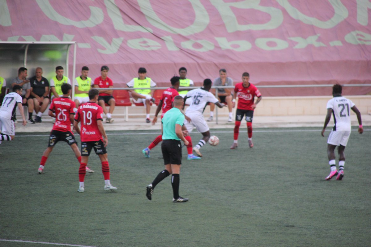 Ciezaenlared's tweet photo. Empate sin goles entre el CD #Cieza y el #Abarán CF https://t.co/BYWAmRCPzJ https://t.co/hmvUByZtCU