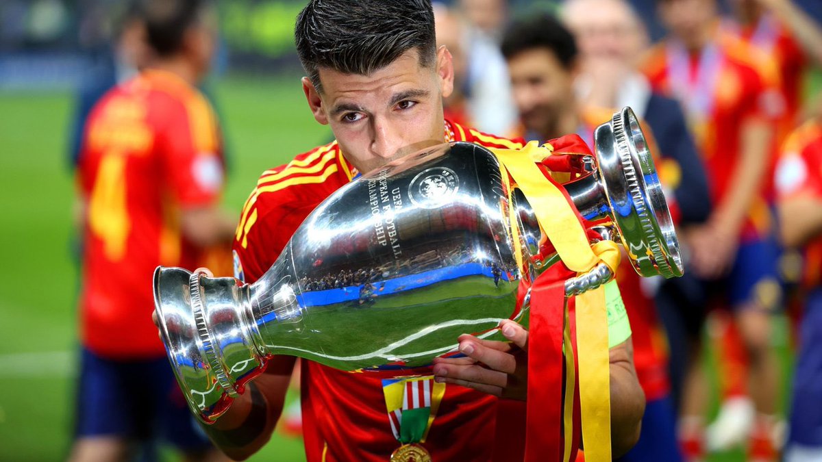 horablanquiazul's tweet photo. 📰💣 FICHAJE | El fichaje bomba del Leganés: Álvaro Morata 

🎯 El delantero madrileño llega cedido con opción a compra 

🗓️ Será presentado hoy a las 21:00h en Butarque con puertas abiertas para los aficionados 

📹 Podrá seguirse a través de YouTube

🔗 https://t.co/mROPh48YbI https://t.co/p7osJmSWtP