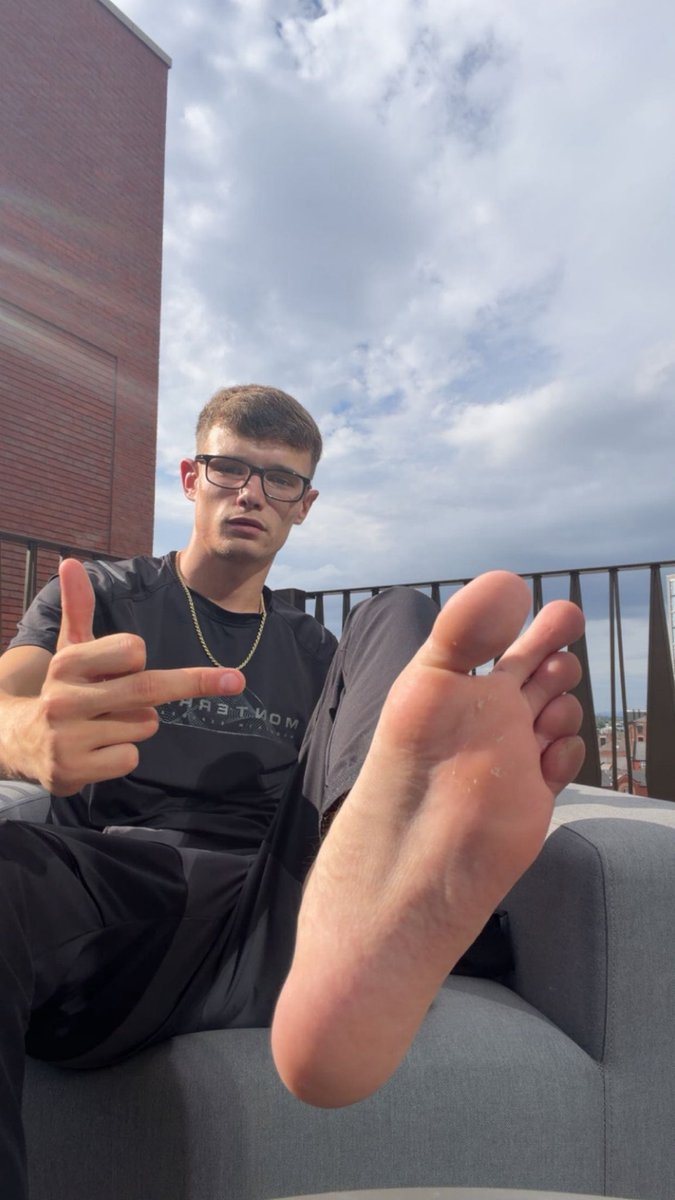 MasterDB_'s tweet photo. Hot and sweaty sole in your face🥵 https://t.co/4jxdGKNyBw