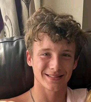 FreyjaBakke's tweet photo. Can you help us find 15-year-old Matthew, who has been reported missing from Worthing?

He was last seen in the early hours of yesterday morning (27 August).

Matthew has strong links to Worthing, but may also be in Brighton, Hove, Littlehampton or Eastbourne.

He is 5’7” with short, brown, wavy hair, and he was last seen wearing black Nike joggers, white Nike trainers, a black Calvin Klein hoodie and a black Contrast t-shirt with a blue motif on the back.

Anyone who may have information about Matthew should contact us online or call 101 quoting serial 293 of 27/08.