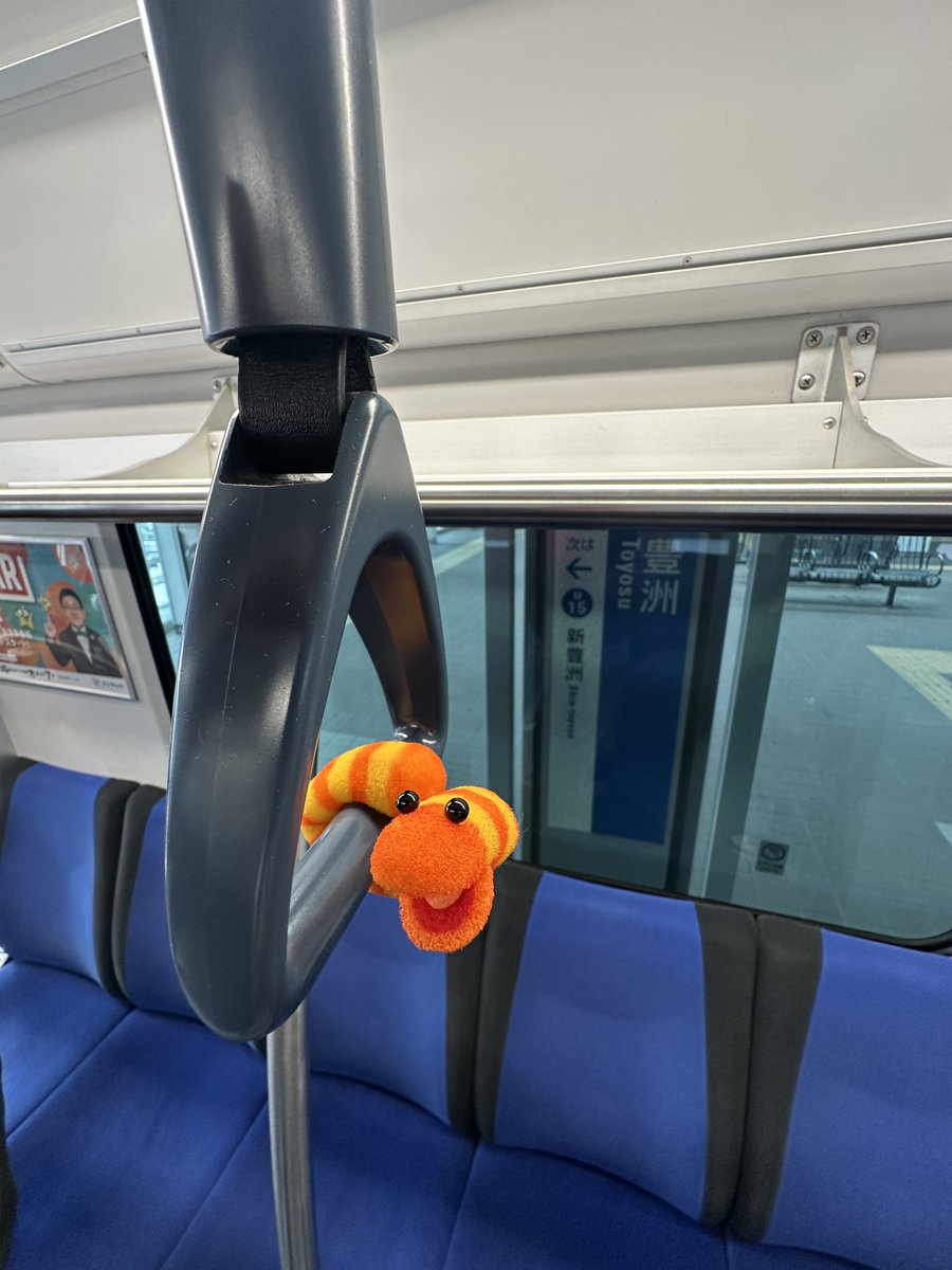 sesamejapan's tweet photo. 今日はスライミーのお誕生日！🎉

小さい体で大きな心を持つスライミーは、いつも勇敢！今年は日本も楽しんだよ。

スライミーはもう、次の旅のことを考えているみたい。またみんなに会いに行ってもいいかな？

#HappyBirthdaySlimey https://t.co/O6ii2NLQqh