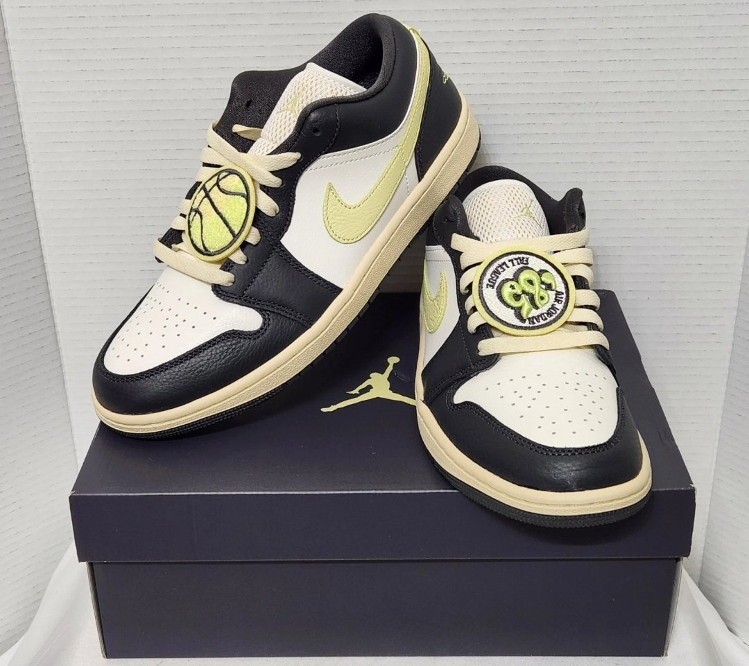 YKwildchild's tweet photo. New Invicta Speedway Rose Gold available in Lagos, Nigeria for 350K. 

New Nike Air Jordan 1 Low  W 10/M 8.5  For 250K available in Lagos, Nigeria. 

10% discount available on each. Send that DM now or use WhatsApp number in my bio. We can ship to anywhere in Nigeria. https://t.co/Ny7b7nBbKN