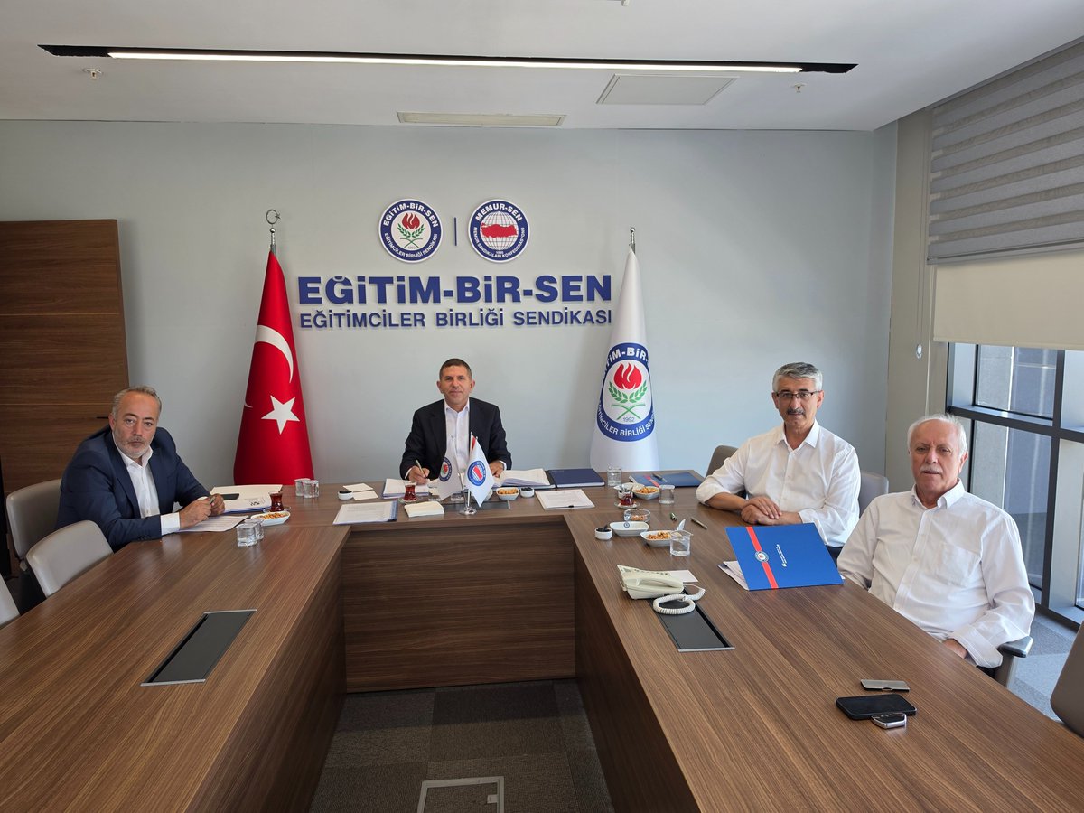 tekdemiRamazan's tweet photo. 📍Eğitim-Bir-Sen Genel Denetleme Kurulu

Sendikamızın şeffaflık ve hesap verebilirlik ilkeleri doğrultusunda, Genel Merkez Denetleme Kurulu olarak olağan denetleme faaliyetimizi gerçekleştirdik.
Denetleme Raporumuzu Genel Başkanımız Sayın @_aliyalcin_
 ‘a takdim ettik.
Üyelerimizin emaneti olan hak ve kaynakları verimlilik esaslarına göre titizlikle yöneten değerli Genel Merkez Yöneticilerimize ve kıymetli çalışanlarımıza çok teşekkür ediyoruz.

@EgitimBirSen
@nazifkonya
@mukreminkose
@mkahraman73