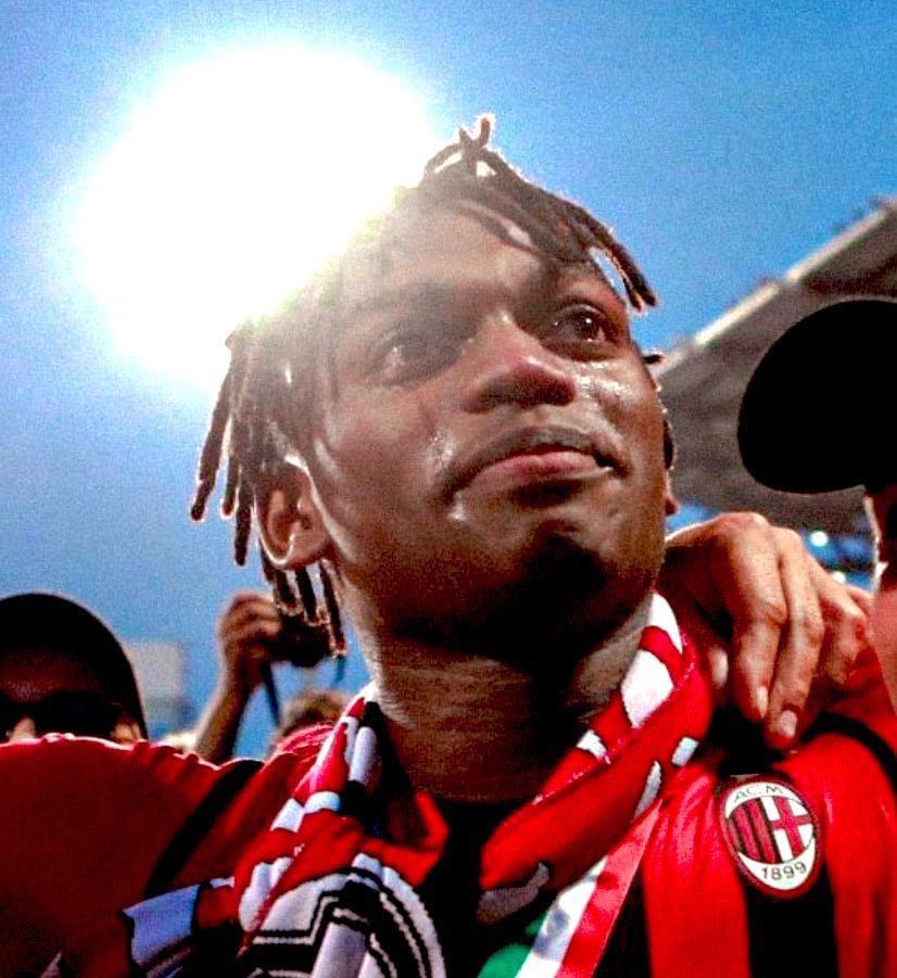 AC_MilanFR's tweet photo. Ne sois pas triste parce que c'est fini, souris comme Rafa à chaque touché de balle parce que c'est arrivé. 

Merci d'avoir réussi à me redonner de l'intérêt pour le football, on t'oubliera pas Rafa même si la fin est tellement décevante. ❤️🖤 https://t.co/W0bSbui9aw