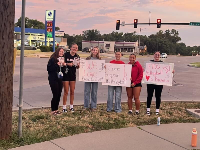 eldoradousd490's tweet photo. Wildcat spirit was on full display this morning as the EHS volleyball team helped BrewCo to Go celebrate its one-year anniversary! We are grateful for community partners who are proud to be #PartOfThePride! https://t.co/qtdW6dUQxW via @ParentSquare https://t.co/nzgFHJZh8O