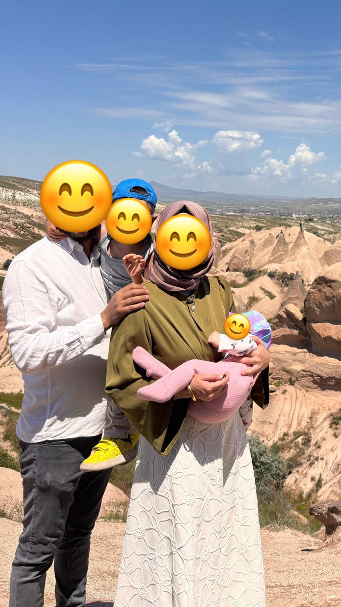 HaticeKocc18's tweet photo. Sayın bakanım 3.5 yıldır ailemiz ayrı sabrederek ağustos ayını bekledik açılan 1 normada puan sebebiyle yerleşemedim. Tüm ailem il emri müjdenizi bekliyor çocuklarım babalarından ayrılmak istemiyorlar. Bizi mağdur etmeyeceğinizi biliyoruz ❤️@Yusuf__Tekin #MaarifinMimarındanilEmri https://t.co/oXX0cGFEQ4