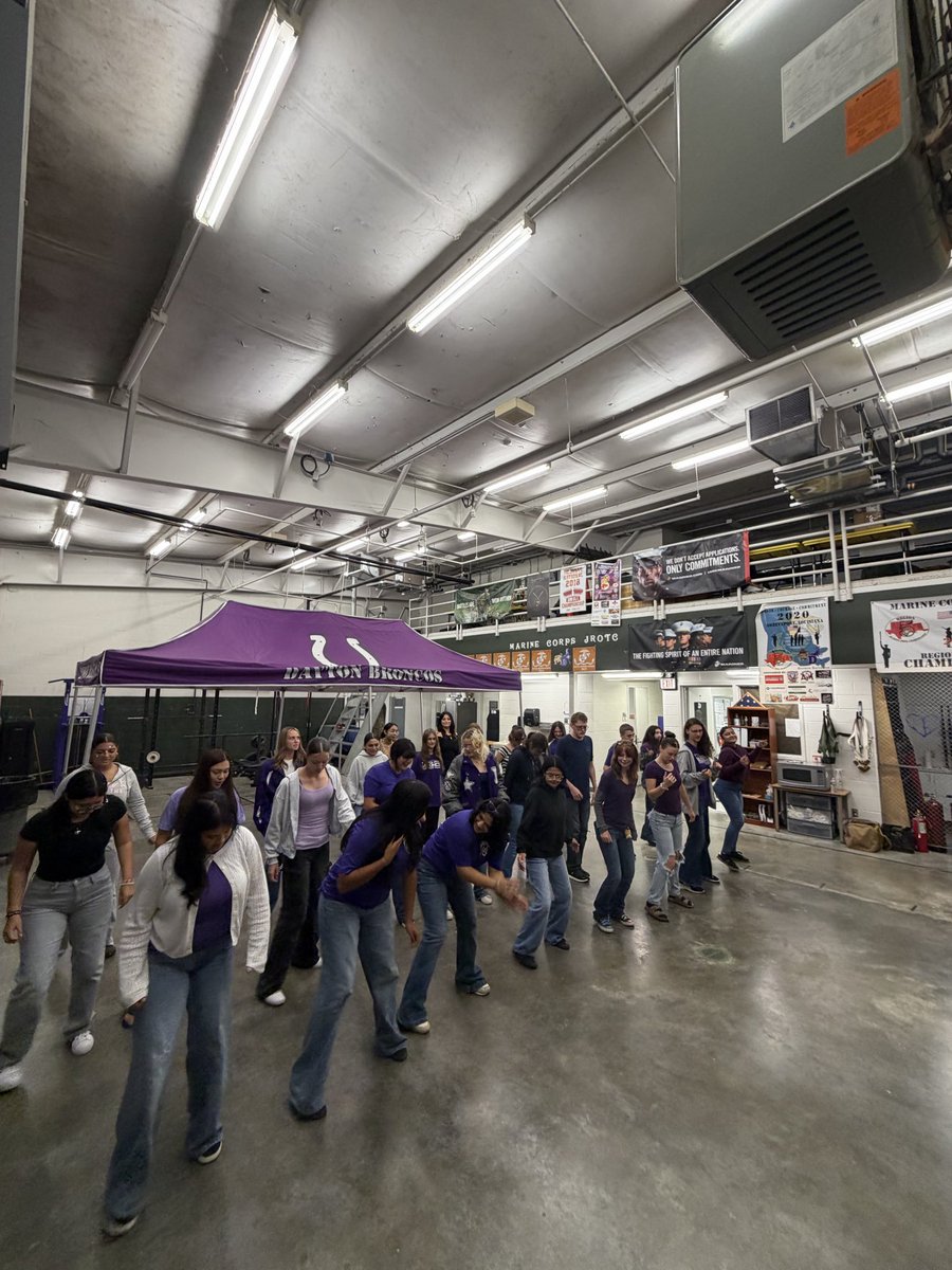 DMcjrotc93145's tweet photo. 4th getting ready for tailgate!! Cupid shuffle, flex, wobble, copperhead road!!! GAME DAY!!! Let’s go BRONCOS!!!! #family #TeamB4Self @DISDBroncoPride https://t.co/nWBkH0FFCQ