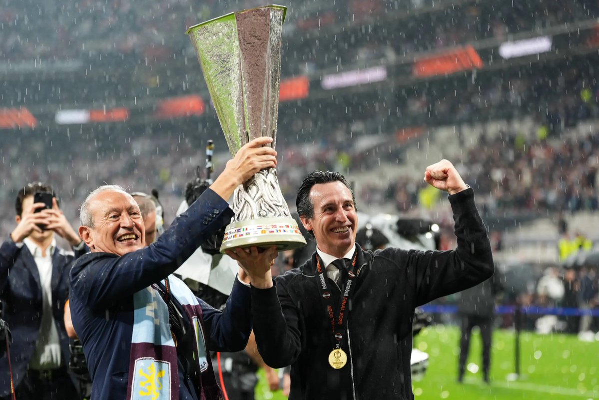 simonlines's tweet photo. No one’s beating our manager/owner combo. Elite. https://t.co/MrgYSKaBnL