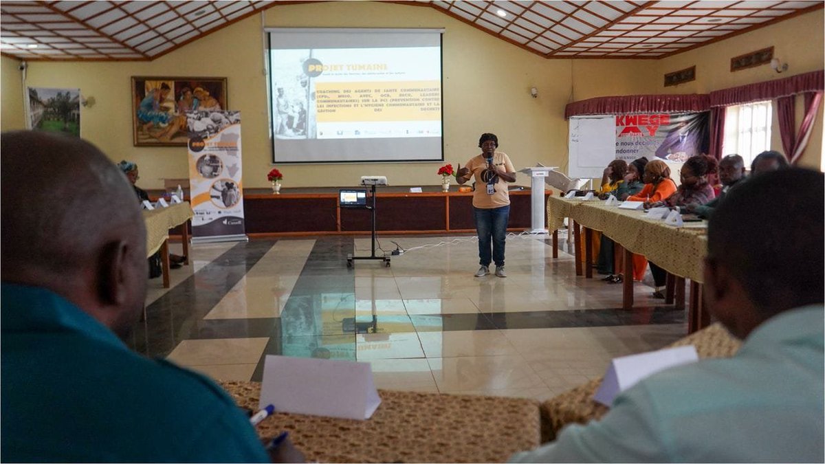 mukwege32323's tweet photo. #RDC:Nous avons réuni les acteurs communautaires autour d’une séance de coaching à #Ibanda pour renforcer la prévention des #VBG,le pouvoir d’agir des femmes.Cette activité s’inscrit dans le cadre du #projettumaini mené en parternariat avec @UMontreal.
@PanziFoundation 
@PanziUSA https://t.co/eI6ZqxdLeC