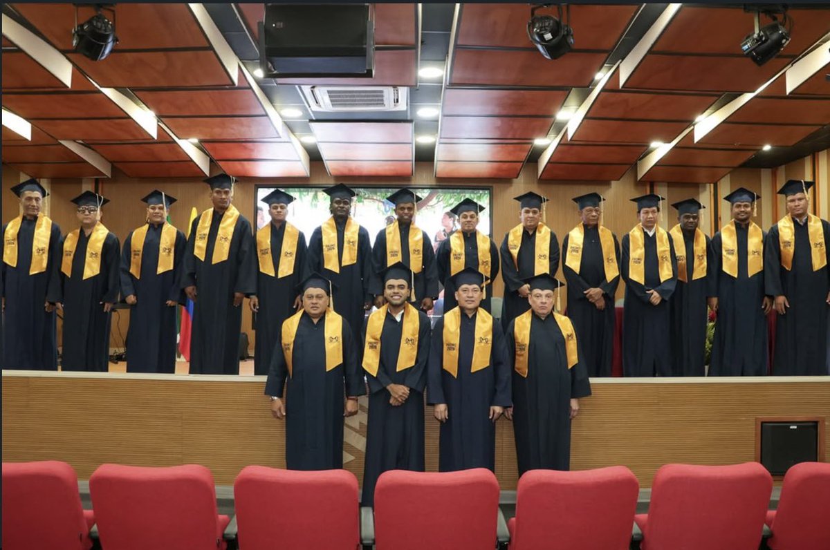 Intervallenato's tweet photo. Agosto 27, Valledupar, Colombia– En un día histórico para el vallenato y para la cultura del país, la #Fundación @CochaMolina7 marcó un hito al graduar a su #primerapromoción conformada por 25 Técnicos Instrumentistas. https://t.co/G72Jj2l14R https://t.co/hXwEnvbI5k