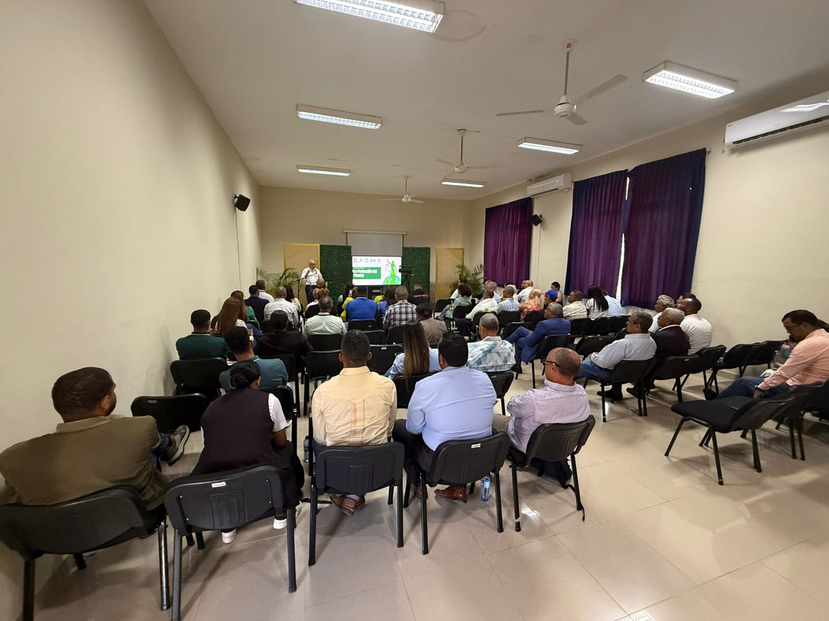 DominguezBrito's tweet photo. Gracias a la @ucneenlinea por permitirme impartir mi conferencia magistral "La Protección del Planeta" en la apertura del Diplomado en Derecho, Gestión y Persecución de Ilícitos Ambientales.

Y recuerden: si es para hacer lo correcto, no pidan permiso, pidan perdón. https://t.co/lnUyjtM4UY