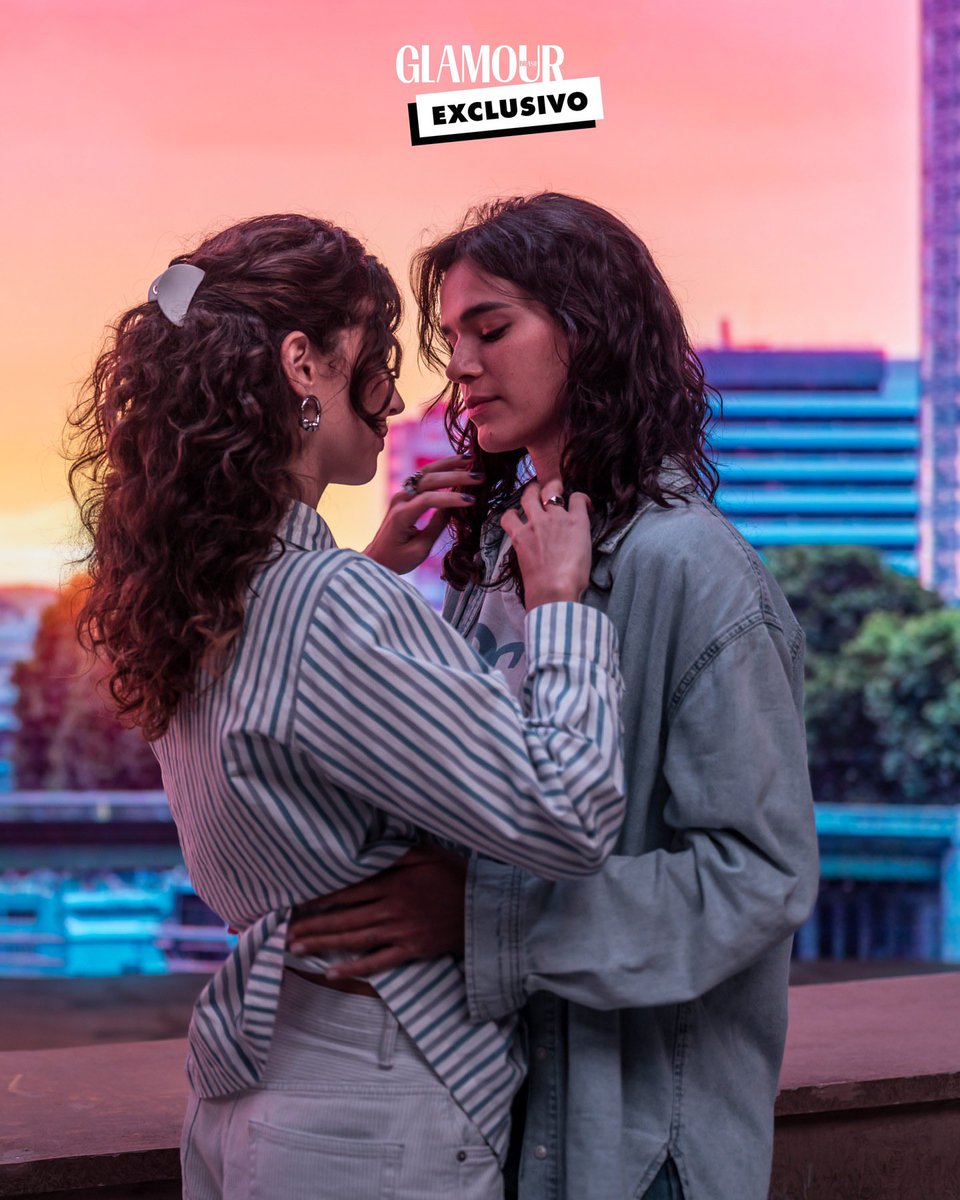 BrunaAccess's tweet photo. ELAS VÃO EMOCIONAR! 🥹❤️ A Glamour divulgou a primeira imagem oficial de Bia e Giovana, vividas por Bruna Marquezine e Alanis Guillen na segunda temporada de Amor da Minha Vida.

A chegada de Giovana promete mexer ainda mais com os rumos de Bia. 👀

9 de outubro no Disney+! https://t.co/ADeoNsAGtY