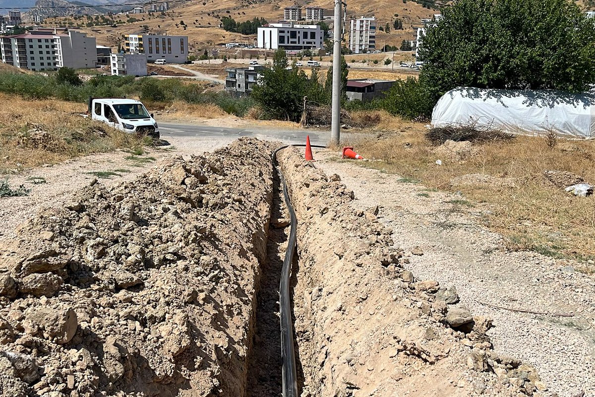 diskidiyarbakir's tweet photo. 🚰 DİSKİ, Çermik’te Yeni Haneleri İçme Suyu Şebekesine Bağladı
🚰 AVAMED, li Çermûkê xaniyên nû girêdan tora ava vexwarinê
🔗 https://t.co/HLibzKnj0a
#Amed #Diyarbakır #Diski #AVAMED #dilopekjîyan
@DBBcagrimerkezi https://t.co/yNE4Cy0vZv