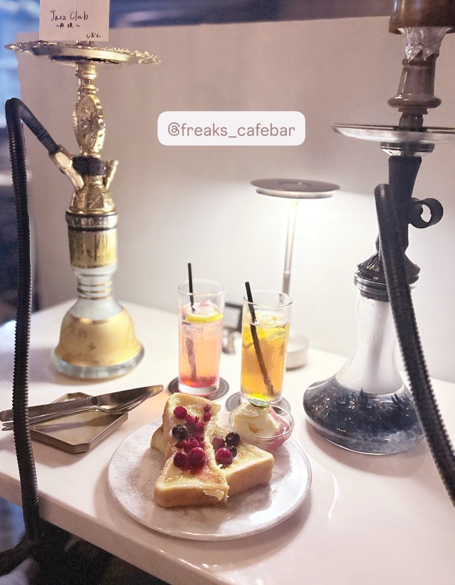 mnyan012_'s tweet photo. 気になってたFREAKS行ってきた❕
友達の香水再現めっちゃおいしかった🥹
フレンチトーストも最高でネ申✨️ https://t.co/DdFyteaHeL