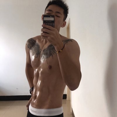 Fadi888999's tweet photo. 韦斯全集高清，双人啪啪啪和单人粗口，想要的加我 Q 824072444，低价低价！！！ #韦斯 #GV #粗口 https://t.co/TCgtYf2cb2